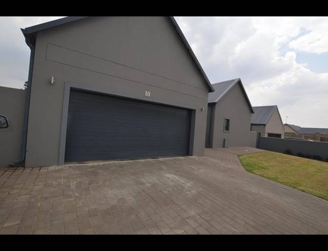 4 BEDROOM HOUSE FOR SALE IN HERON BANKS GOLF ESTATE